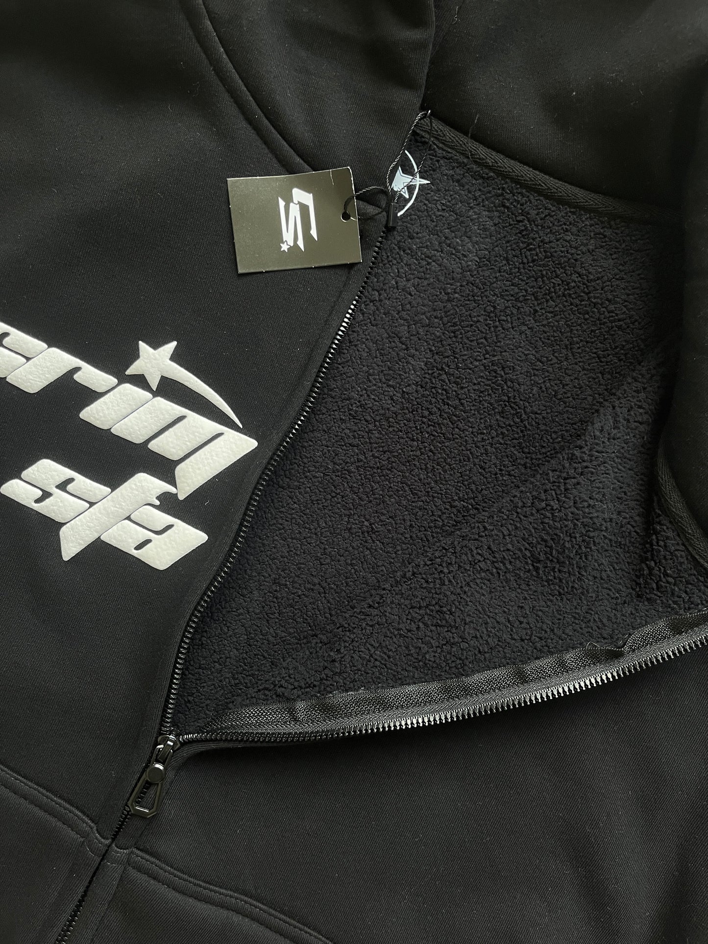 JET BLACK ZIP - Crimson Stars