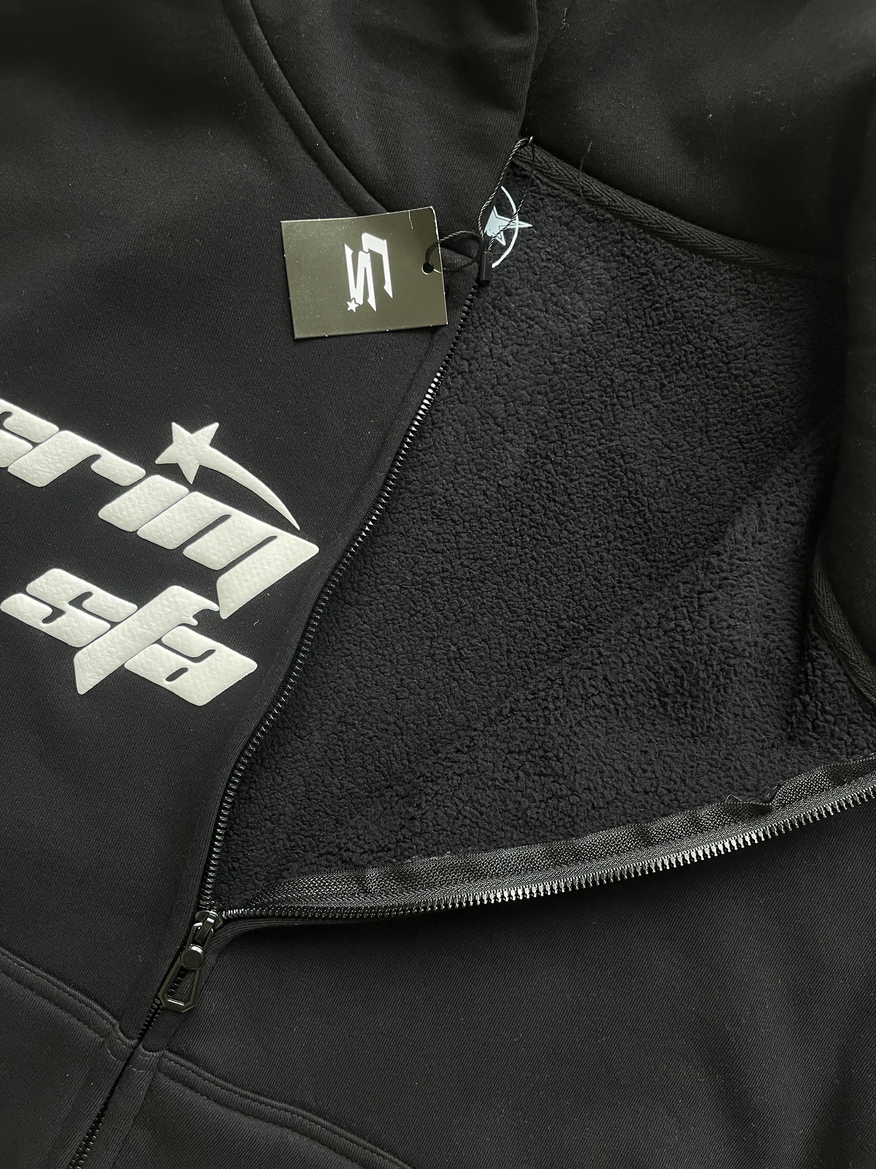 JET BLACK ZIP - Crimson Stars